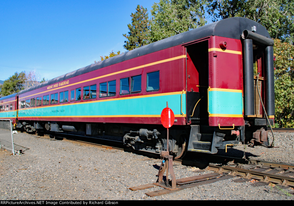 MH 2920 "Wahkeena Falls" Passenger Car